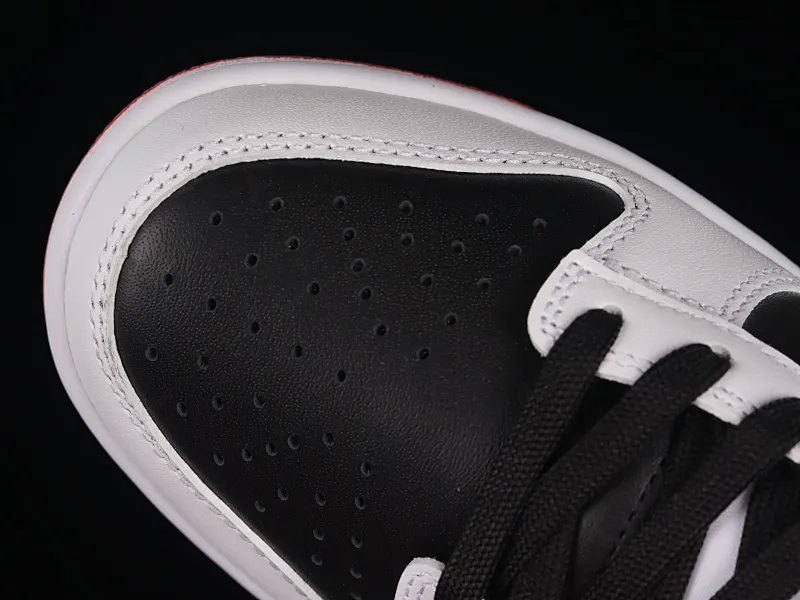 All categories Nk SB Dunk series Nk SB Dunk Low low-top sneakers Nk Dunk Low white, black and red color matching SB low-top sports and leisure sneakers FD9762-061